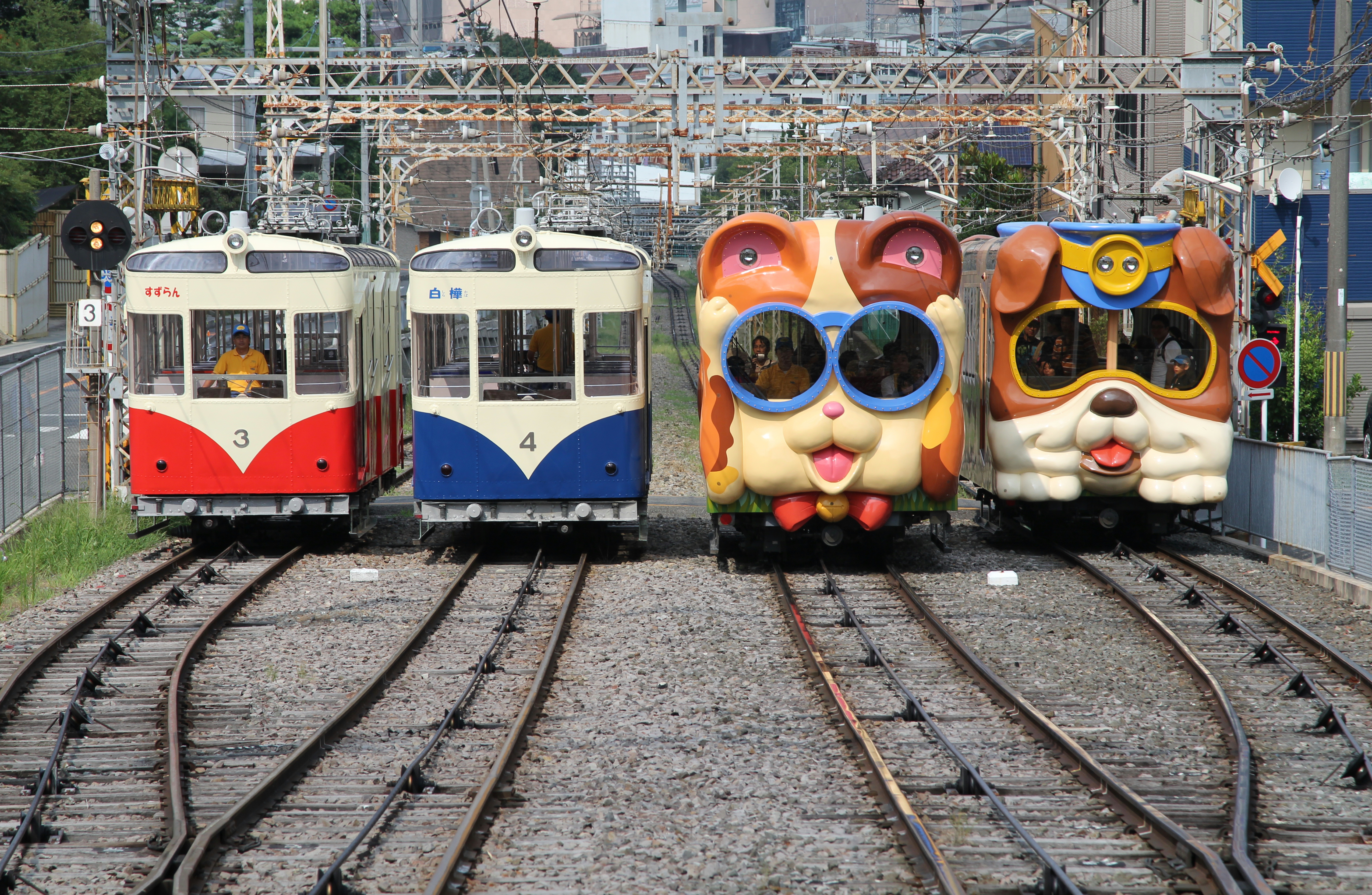 生駒鋼索線のケーブルカー「すずらん」「白樺」「ミケ」「ブル」